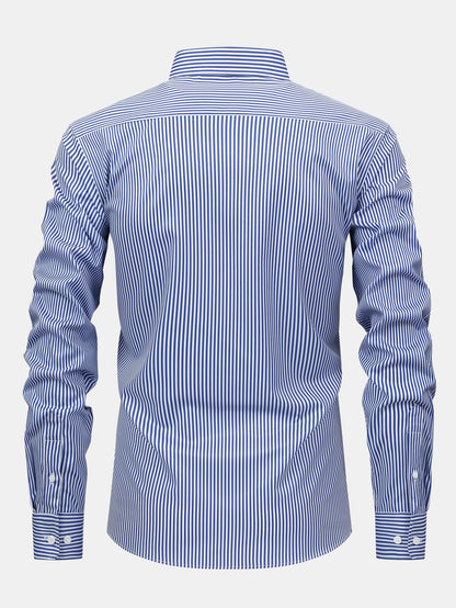 قميص طويل الأكمام مزخرف بخطوط مع أزرار