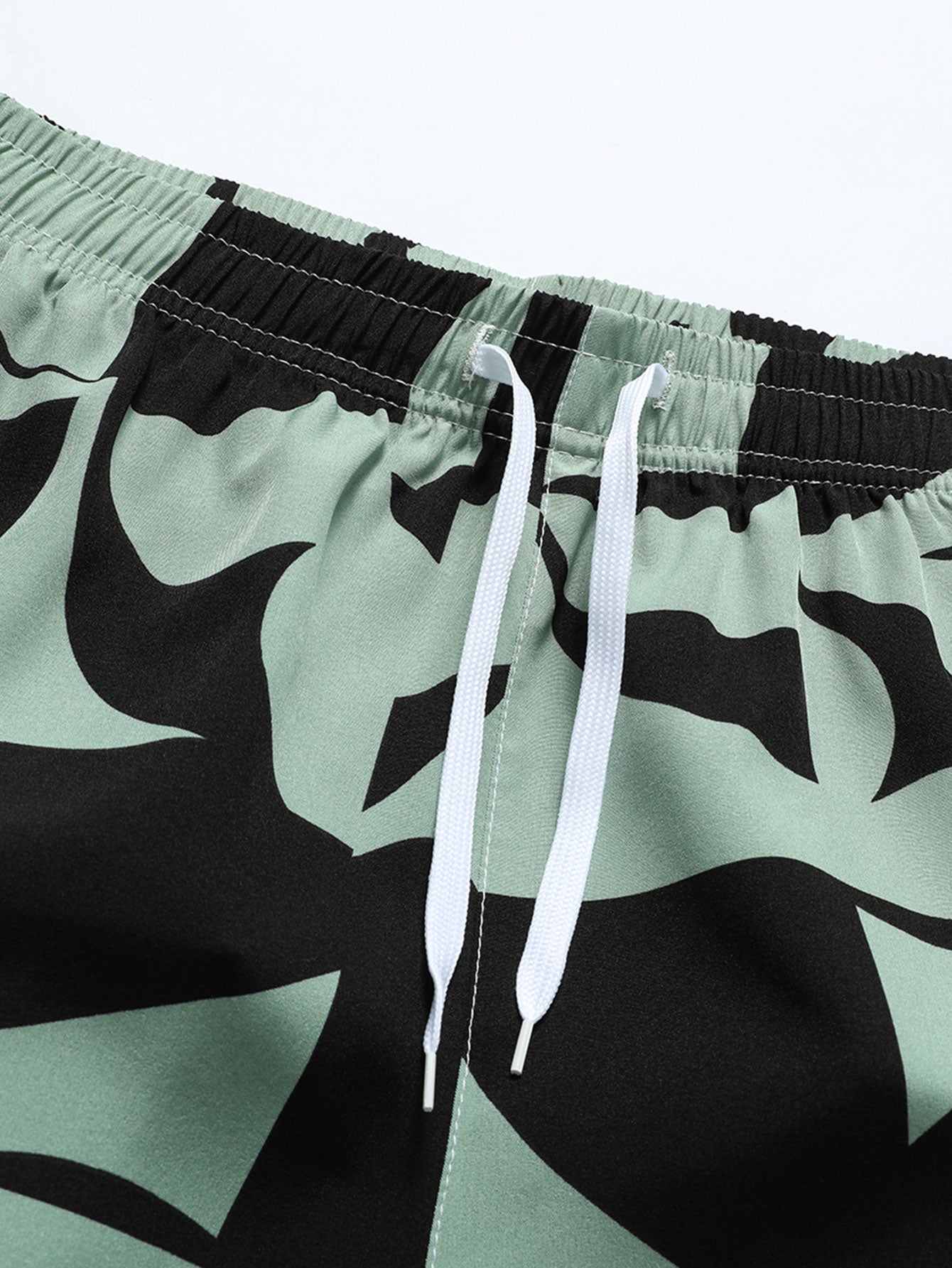 Color Block Print Zipper Pocket Shorts